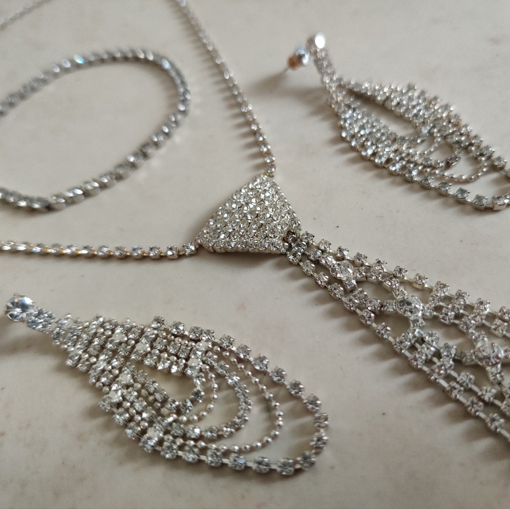 Sparkly Crystals Set - Picture 3 of 15